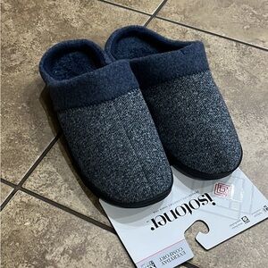 NWT men Isotoner Navy and white denim look Slippers